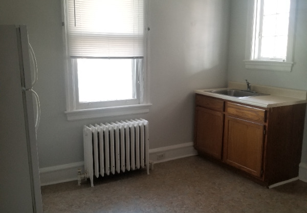 228 W MAGNOLIA AVE