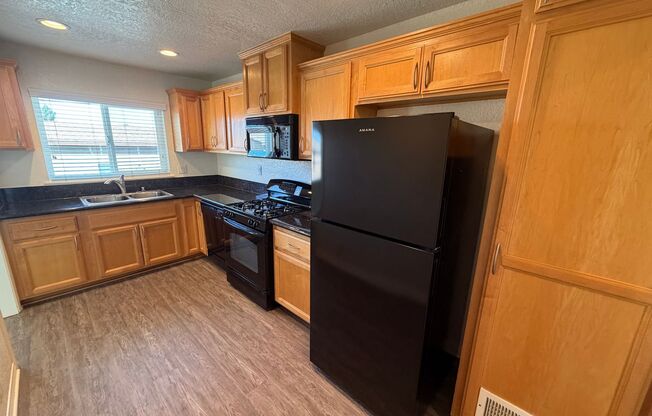2 beds, 1 bath, 1,000 sqft, $2,705, Unit 4953C