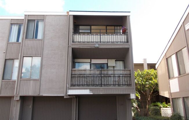 $2,500 - 2 Bed / 2 Bath Condo in East Clairemont Mesa