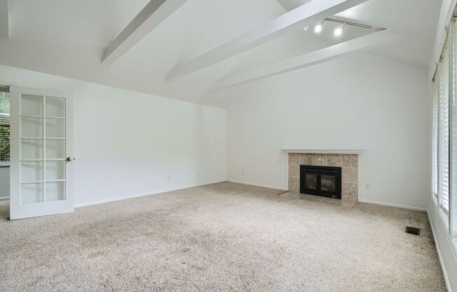 Available NOW! Waterfront >> Newly Remodeled 4BR/3BA + 3 KITCHENS! Private Suites! TOUR TODAY!!