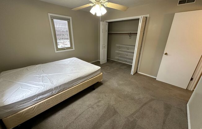 2 beds, 1 bath, $899