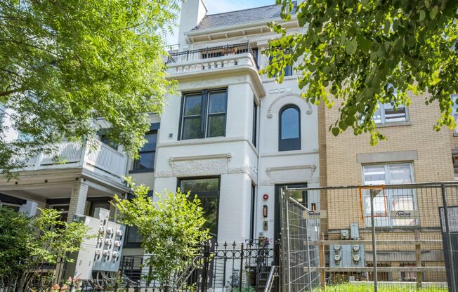 Lovely 1 BR/1.5 BA Condo in Columbia Heights!