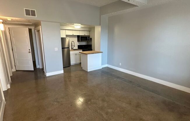 1 bed, 1 bath, 641 sqft, $1,750