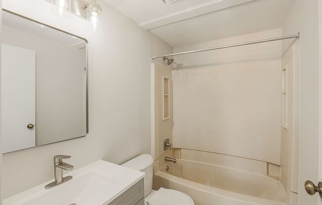 JUST RENOVATED Huge 3 bedroom 3 bathroom townhome