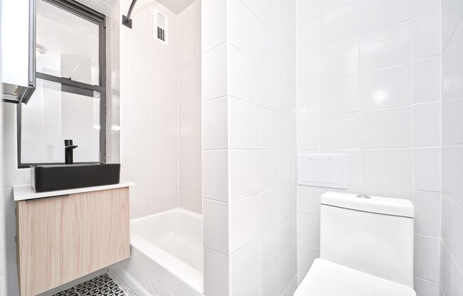 2 beds, 1 bath, $5,700, Unit 44