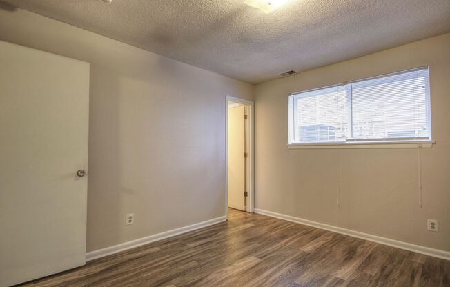 3 beds, 1.5 baths, 1,000 sqft, $1,125, Unit 1527-01