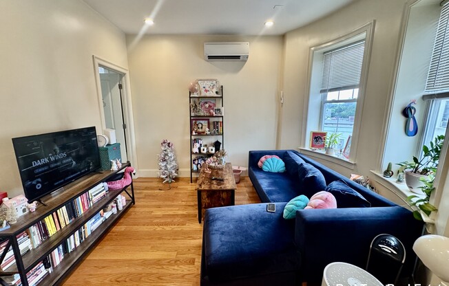 3 Edwin St