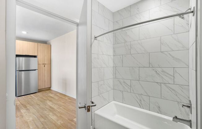2 beds, 1 bath, 913 sqft, $2,990, Unit 435