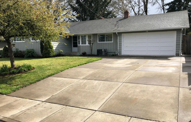 Stylish & Spacious 4-Bedroom Home in SE Salem – A Must-Tour!