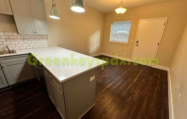 1 bed, 1 bath, 700 sqft, $1,395, Unit 102