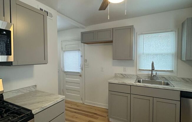 2 beds, 1 bath, $1,195