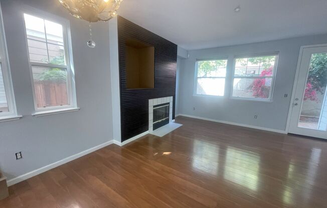 $3,590-GORGEOUS REMODELED 3 BEDROOM GLENMOOR HOME
