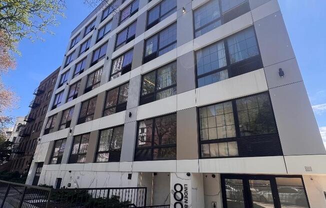 Studio, 1 bath, $2,800, Unit 8E