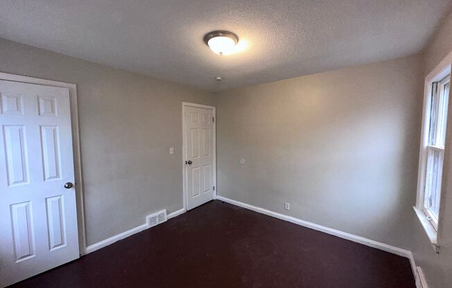 3 beds, 1 bath, $1,100