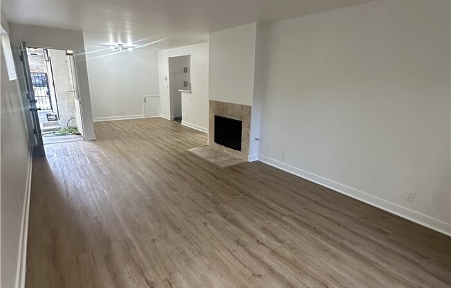 1 bed, 1 bath, 922 sqft, $4,200