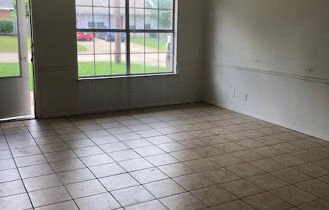 3 beds, 1 bath, $1,250