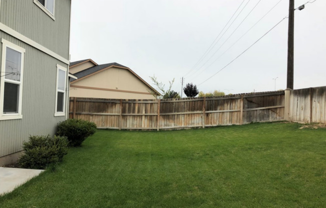 Large 3 Bedroom Home in Park Orchard Neighborhood.
