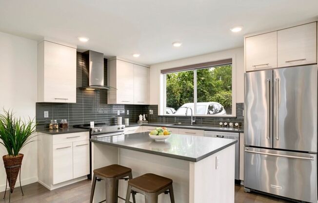 4-Bedroom West Seattle Townhome | Rooftop Deck | Air Conditioning