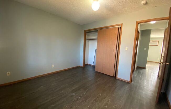 2 beds, 1 bath, $1,000, Unit #06