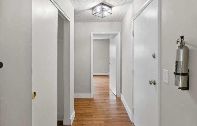 $250 Off!  Move In Special! Spacious 2-bedroom Apartment Near Mount Lookout Square! **3D Tour!