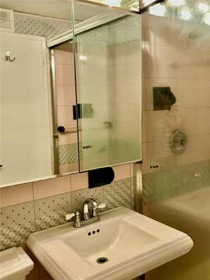 Studio, 1 bath, $2,000, Unit 4 D