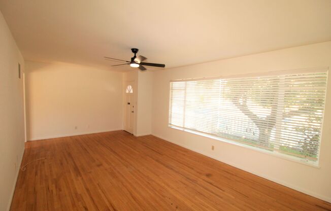 2 Bed 1 Bath w/Den-Pierpont Beach Home with Yard!