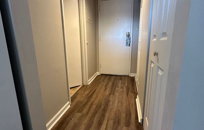 Flexible lease length at a great price! Secure this unit for 6, 12 or 18 months @ $1100/month!! Move In NOW