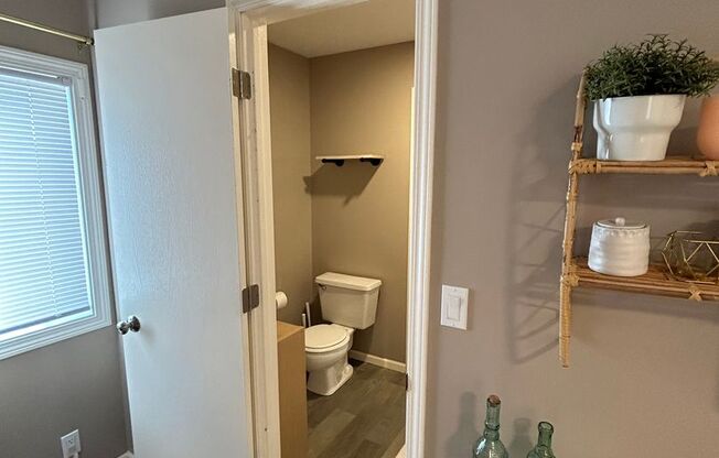 2 beds, 1.5 baths, 680 sqft, $949, Unit 8534