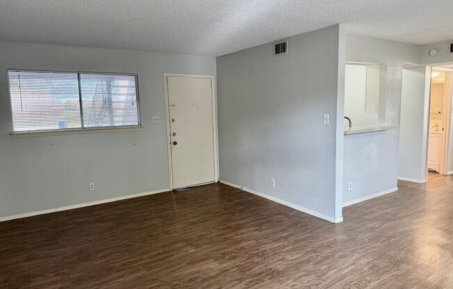 1 bed, 1 bath, 825 sqft, $950, Unit 102