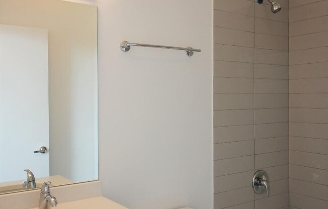 2 beds, 2 baths, $2,975, Unit 202