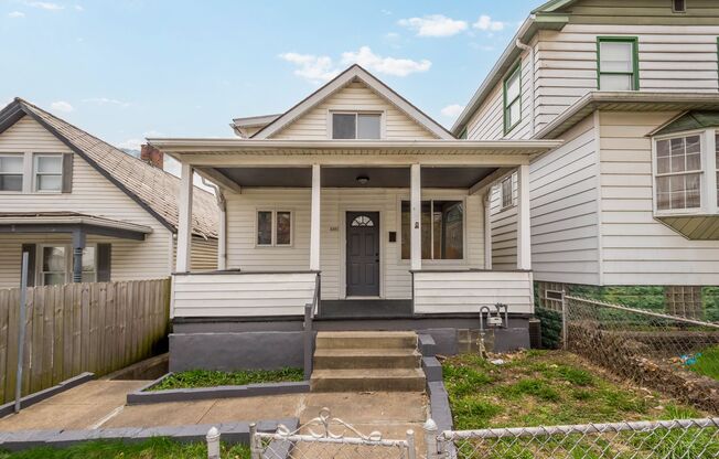 Newly renovated 2 Bedroom home in McKees Rocks Available Now!