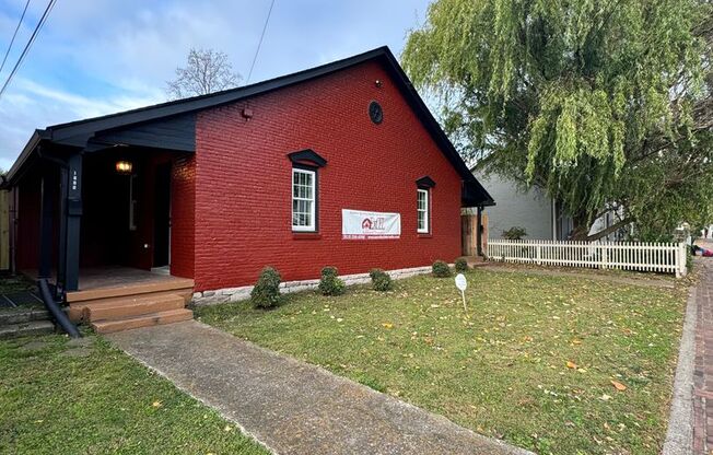 1 bed, 1 bath, $2,000, Unit A