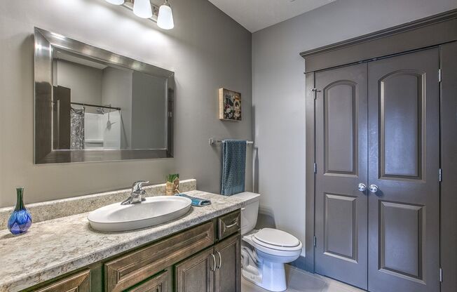 2 beds, 2 baths, 894 sqft, $1,795, Unit B - 1004 Unit 201 - B1146 Special Deck