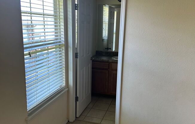 3 beds, 2 baths, $1,400, Unit # 1019 N