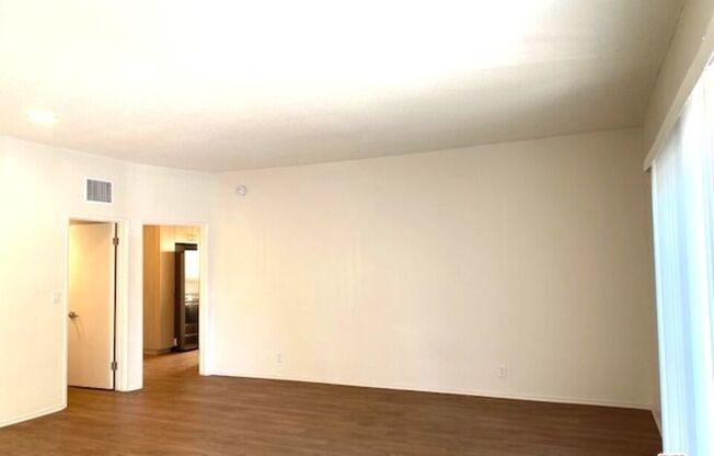 Studio, 1 bath, 350 sqft, $1,995, Unit 6