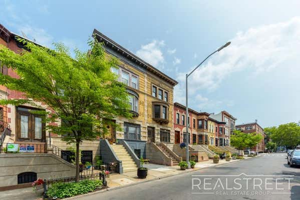 15 HAMPTON PL