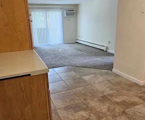 2 beds, 1 bath, $2,100, Unit 18