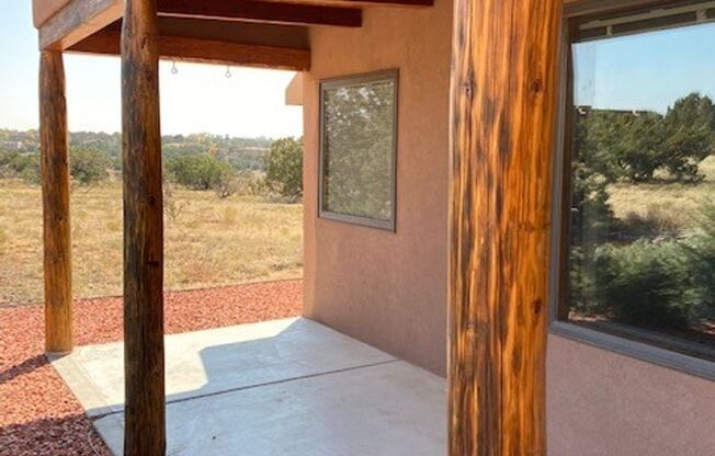 Beautiful 3 bedroom 2 bathroom home located in Santa Fe !!! Showings Available Now !!! Move in SPECIAL!!