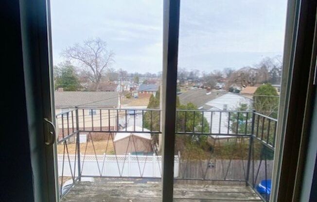 1 bed, 1 bath, 700 sqft, $1,350, Unit B310