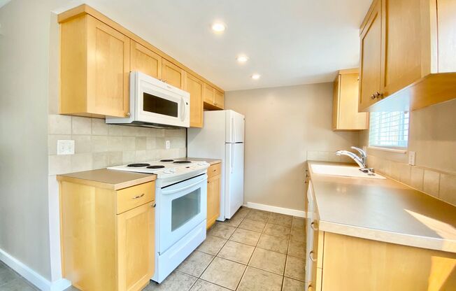Charming Townhome in Bellevue's Newport Hills Community