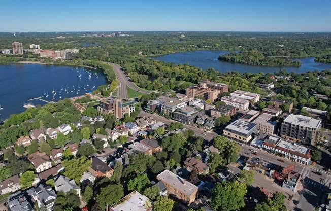 Aerial photo of 1800 Lake Apartments and surrounding Uptown neighborhood
