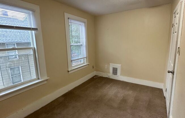 3 beds, 1 bath, 1,360 sqft, $1,750, Unit 583 Union St - 2nd Floor