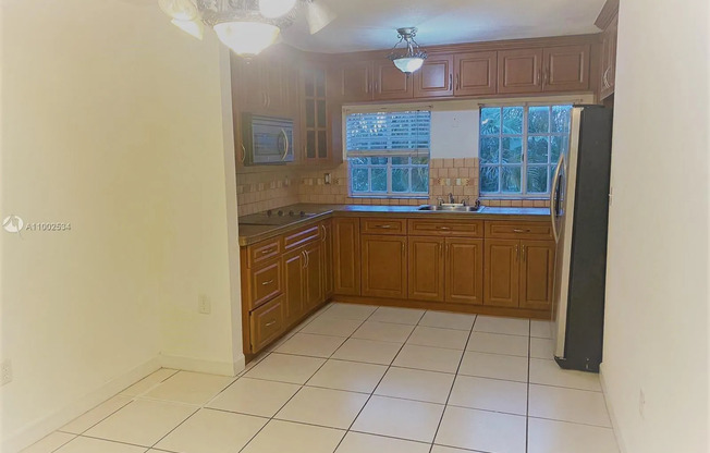 2860 W 80 ST