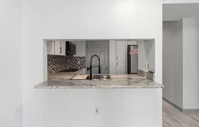 2 beds, 2 baths, $2,795, Unit Unit 1013