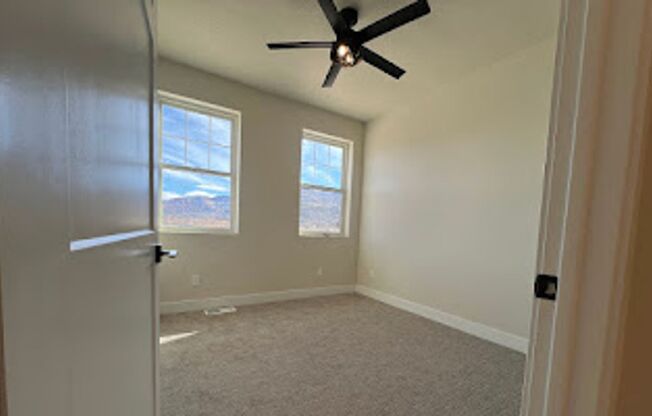 3 beds, 2.5 baths, $1,850, Unit #4