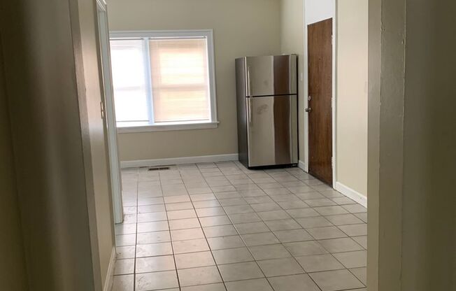 2 beds, 1 bath, 800 sqft, $1,600, Unit 2409 #1