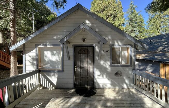 Single-Story 2-Bedroom House in Crestline!