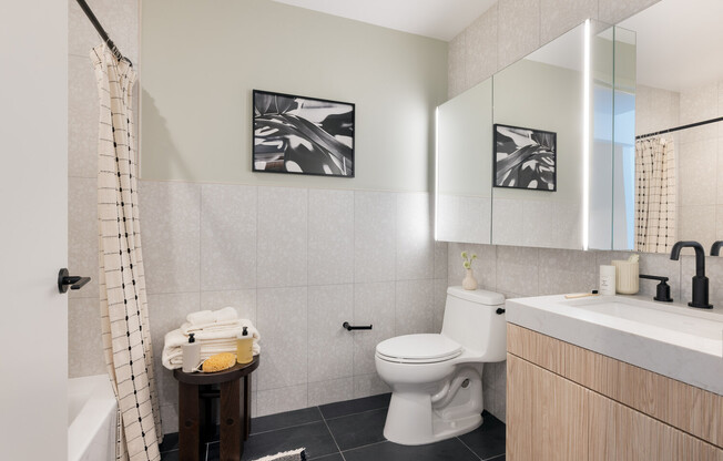 2 beds, 2 baths, $7,950, Unit 812