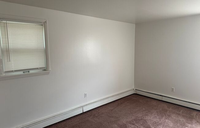 2 beds, 1 bath, $825, Unit 3