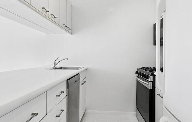 1 bed, 1 bath, 640 sqft, $4,200, Unit 8D